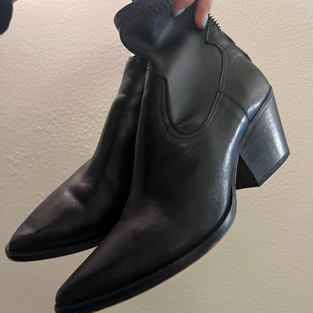 Dolce Vita Volli Boots in black